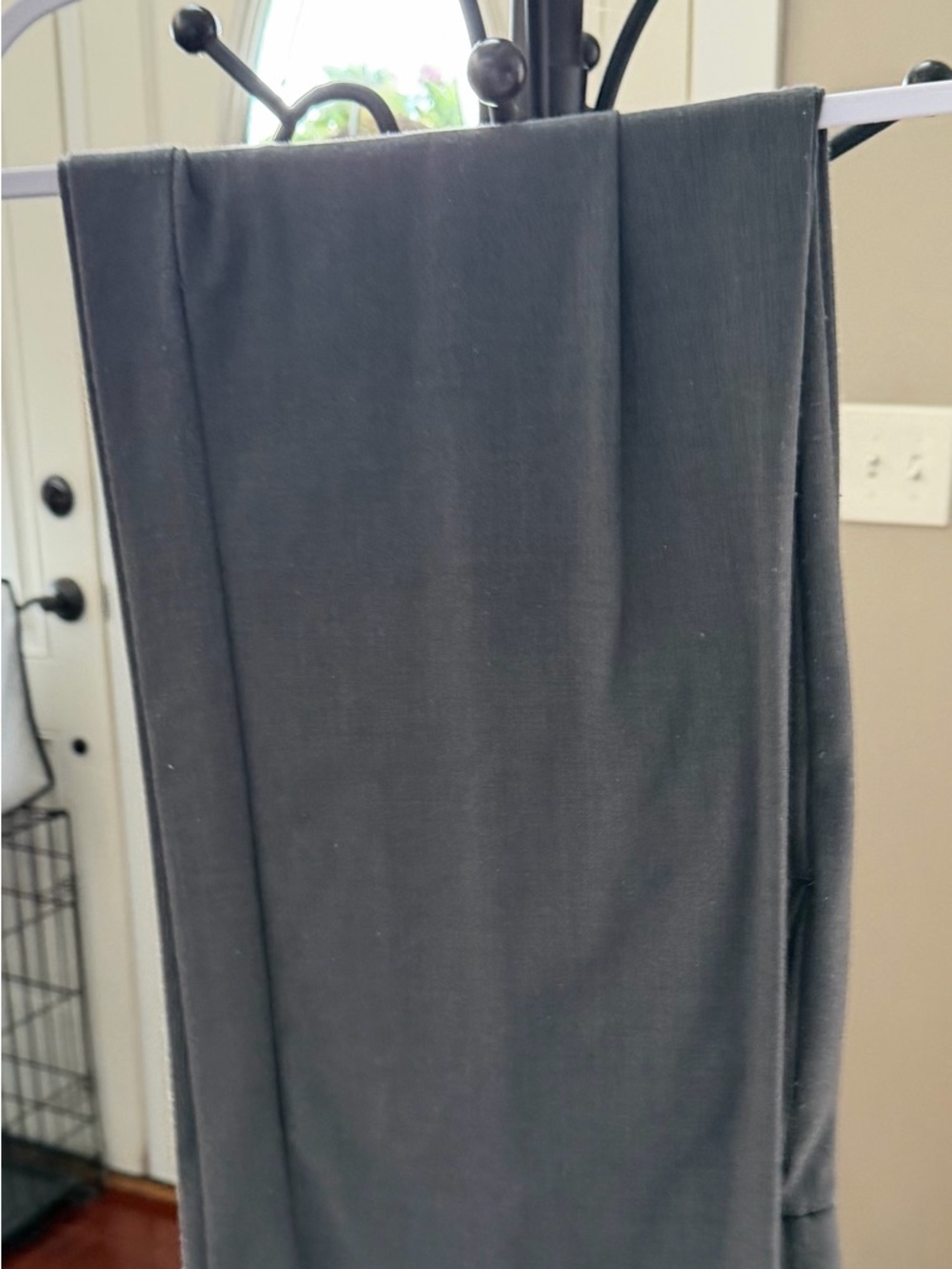 Women’s Classic Straight-Leg Pants in Charcoal Gray
